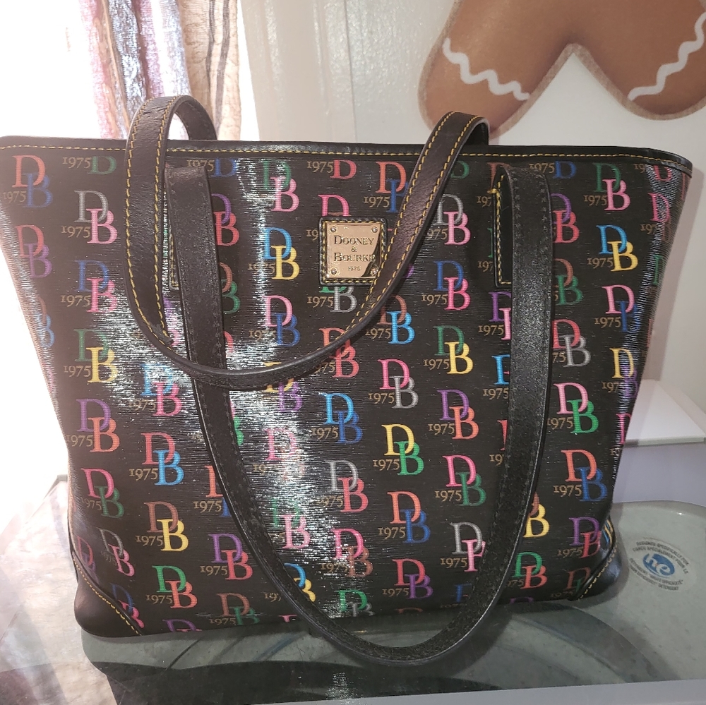 Dooney & Bourke IT Bag!